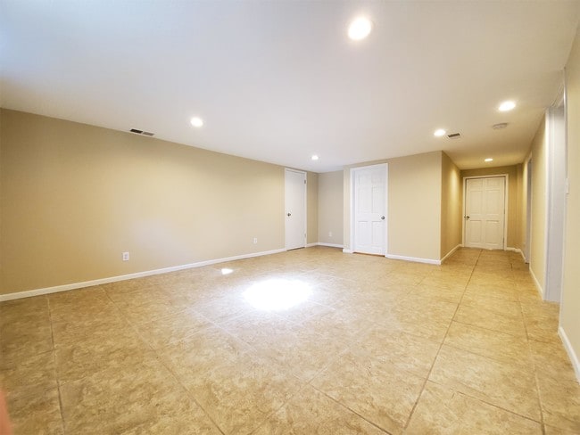 Building Photo - 1452 13th Ave NW