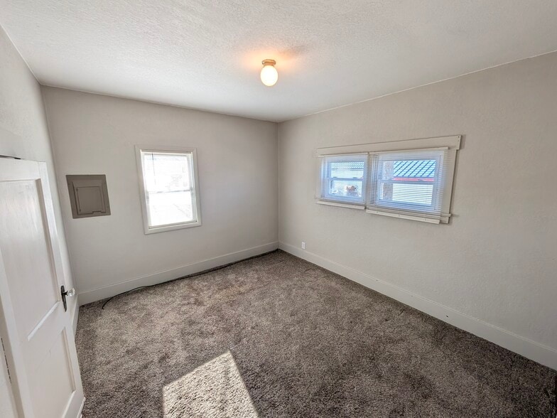 Main Level Bed 1 - 123 E North St