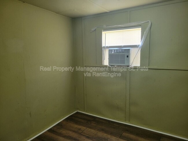 Building Photo - 710 S 50th St