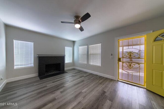 Building Photo - 908 E Pasadena Ave