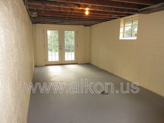 Building Photo - 4205 Coleridge St