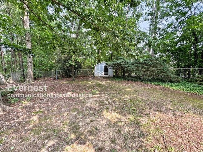 Building Photo - 1424 Snow Hill Dr