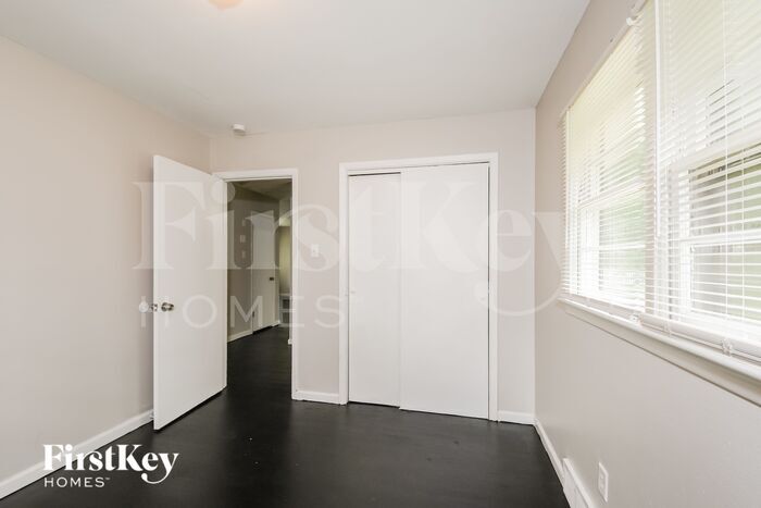 Building Photo - 665 Mark Twain Dr