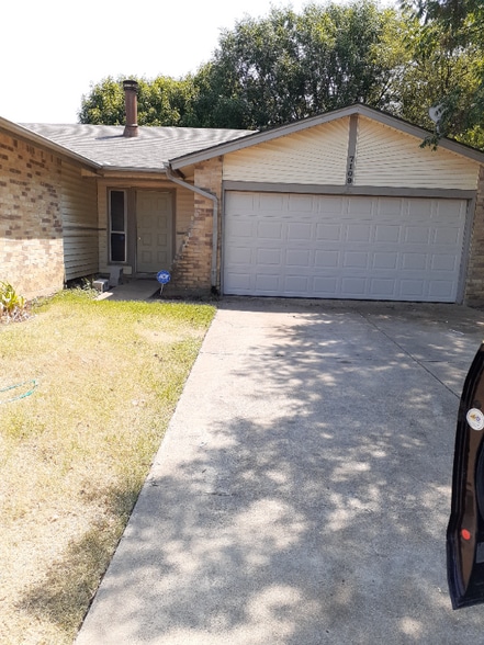 Primary Photo - 7109 Misty Meadow Dr S