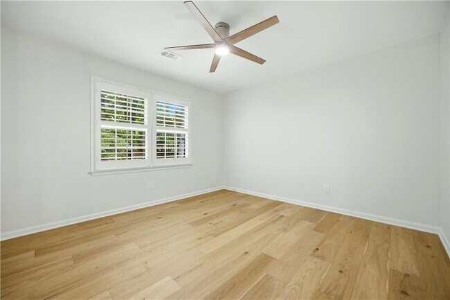 Building Photo - 1390 Tennis Ct Pl
