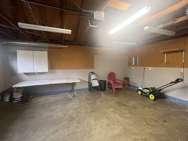 Building Photo - LOVELY CAPE COD WITH 4 BEDS, 2 BATHS AND GARAGE