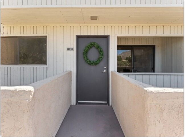Building Photo - 2820 N Arcadia Ct