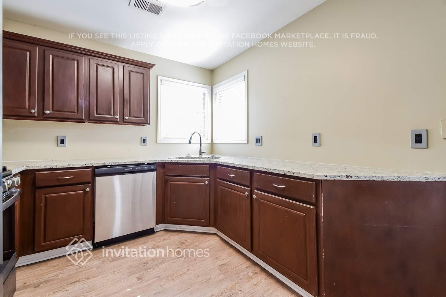 Building Photo - 169 Stoneforest Dr