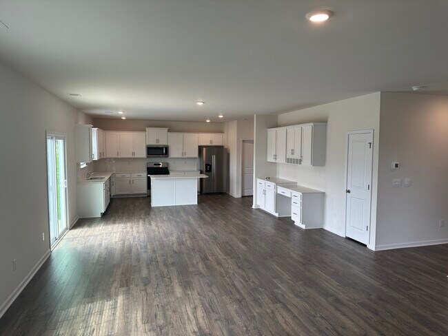 Building Photo - 152 Giant Oak Ave