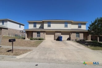 Building Photo - 310 Janelle Dr