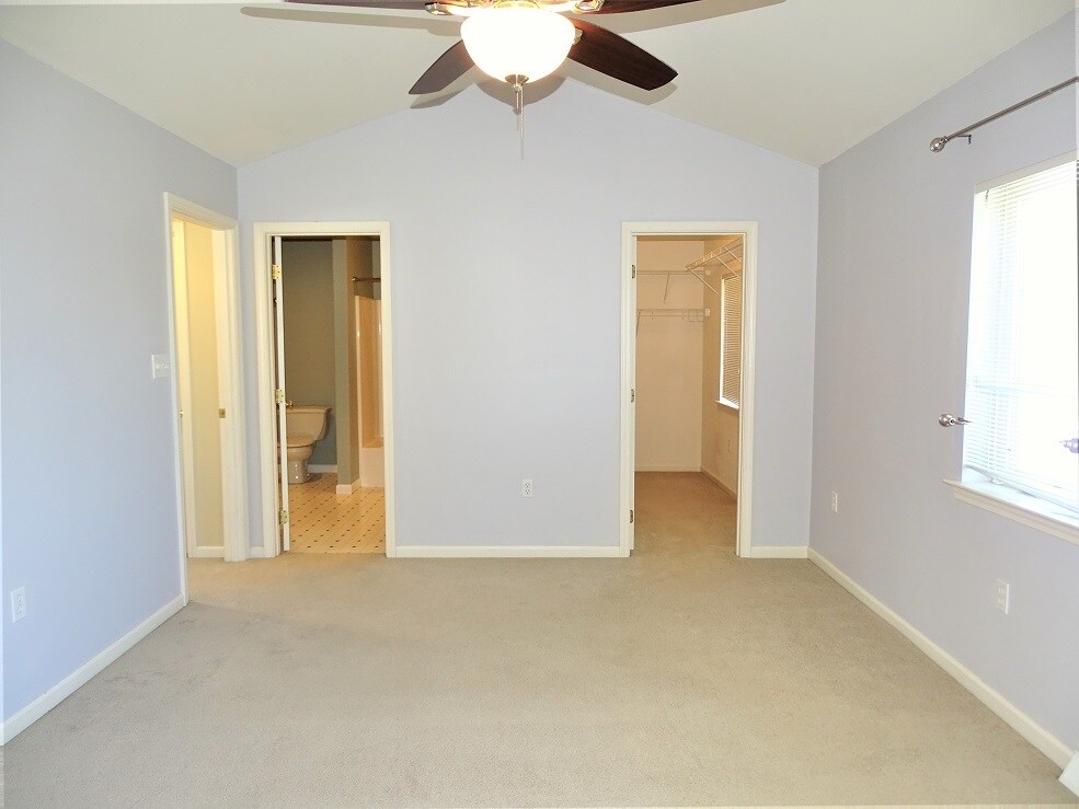 Building Photo - 1009 Bond St
