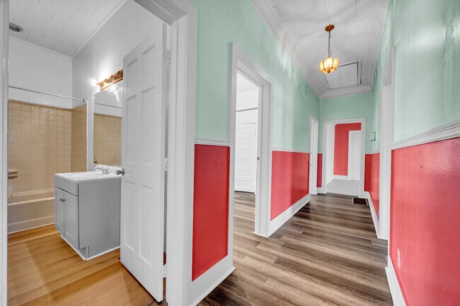 Building Photo - 415 19th St N