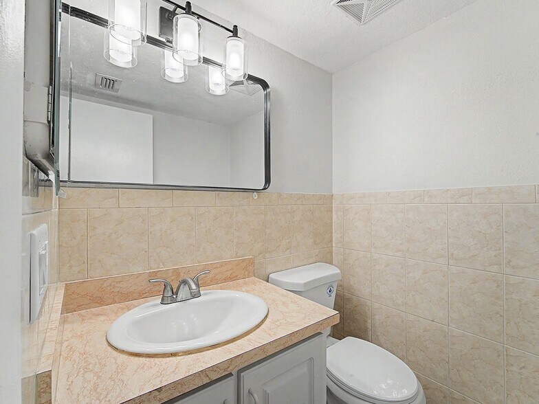 Building Photo - 6314 Newtown Cir