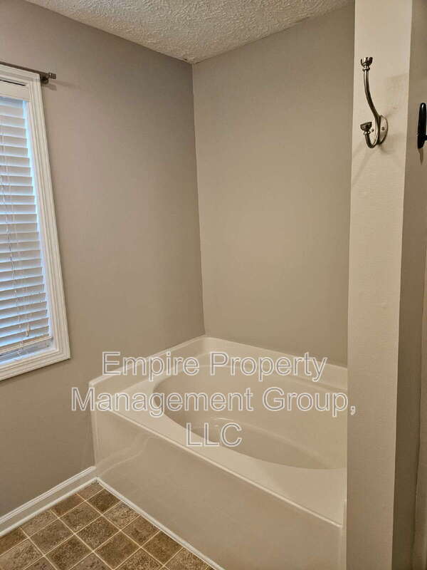 Building Photo - 202 Castlebury Dr