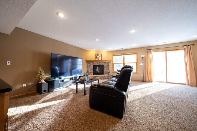 Building Photo - 572 Danube Ave