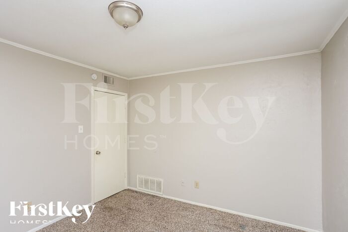 Building Photo - 818 Sandalwood Ln