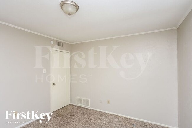 Building Photo - 818 Sandalwood Ln