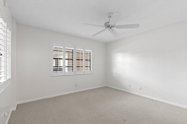 Building Photo - 7020 Half Moon Cir