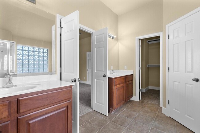 Building Photo - 10128 Channel Island Dr
