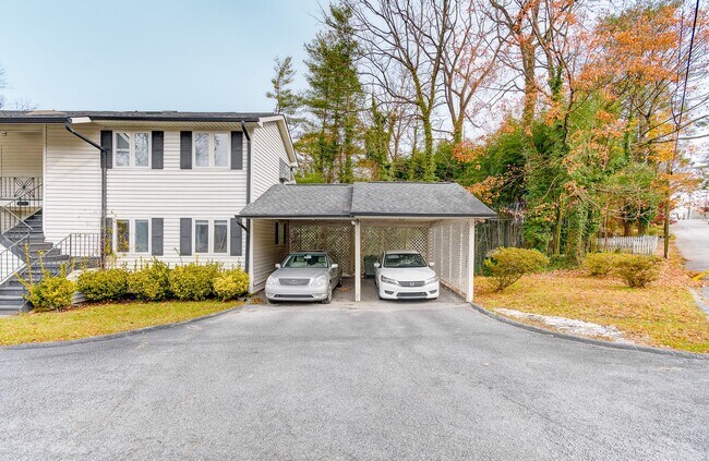 Primary Photo - 1104 N Main St