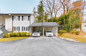 Building Photo - 1104 N Main St