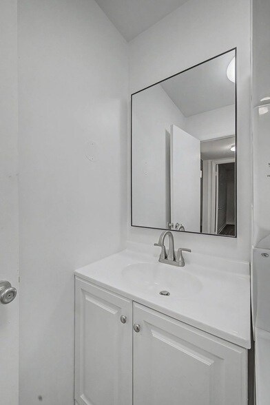 Building Photo - 420 Walton Ln