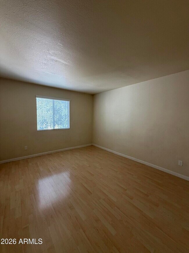 Building Photo - 740 W Elm St