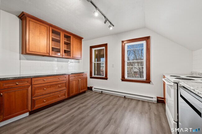 Building Photo - 225 Winthrop St