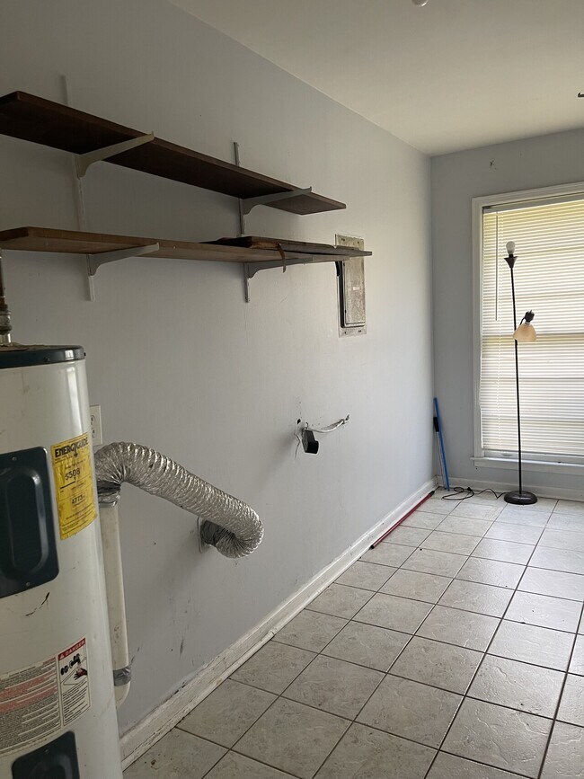 Building Photo - Spring Valley - 314