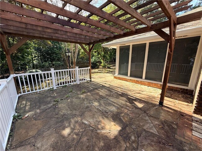 Building Photo - 1351 Old Johnson Ferry Rd NE