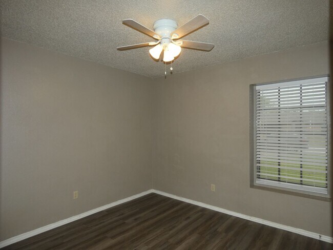 Building Photo - 325 Asbury Dr