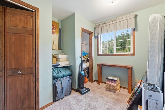 Building Photo - 21913 N Meadowview Dr