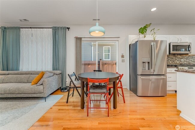 Building Photo - 2bd/2ba Maple Valley House