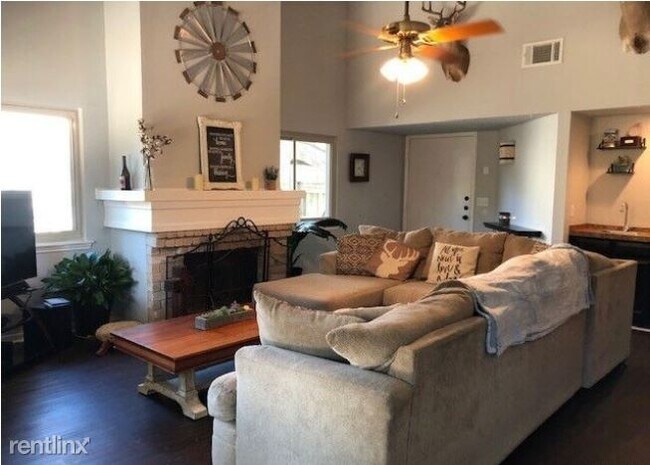 Building Photo - 3 br, 2 bath House - 6127 Fox Creek St