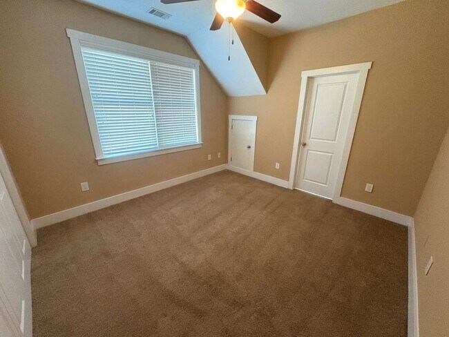 Building Photo - PRE-LEASING FOR AUGUST 2026!