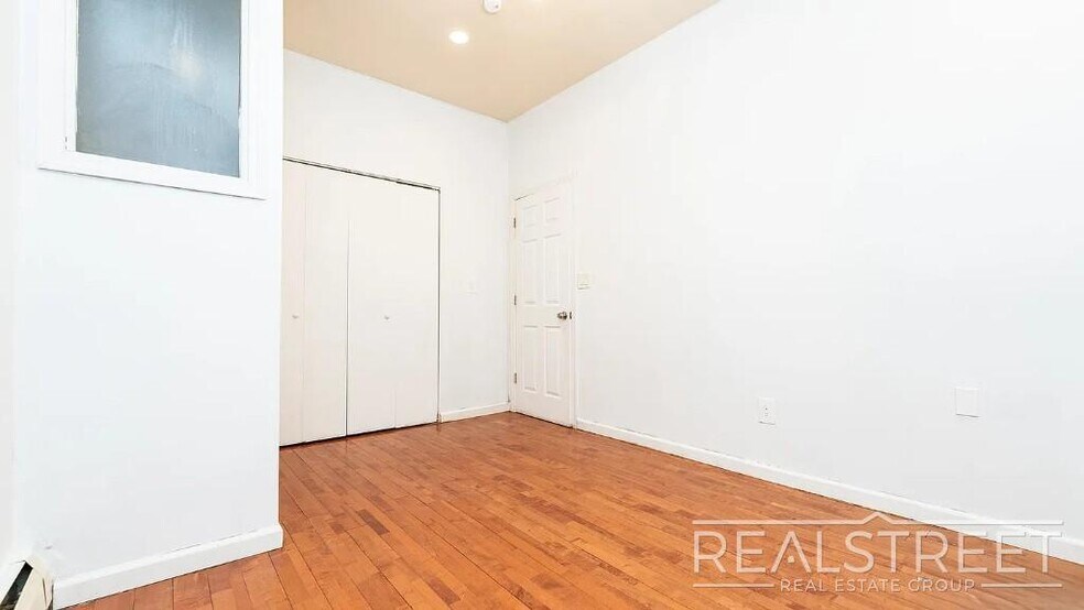 Building Photo - 4 Bed 2 bath off the border of Clinton Hill and Bedstuy.