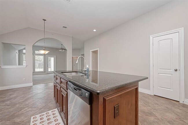 Building Photo - 5523 Stoneridge Ct