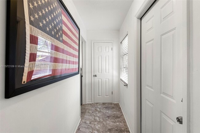 Building Photo - 637 37th St