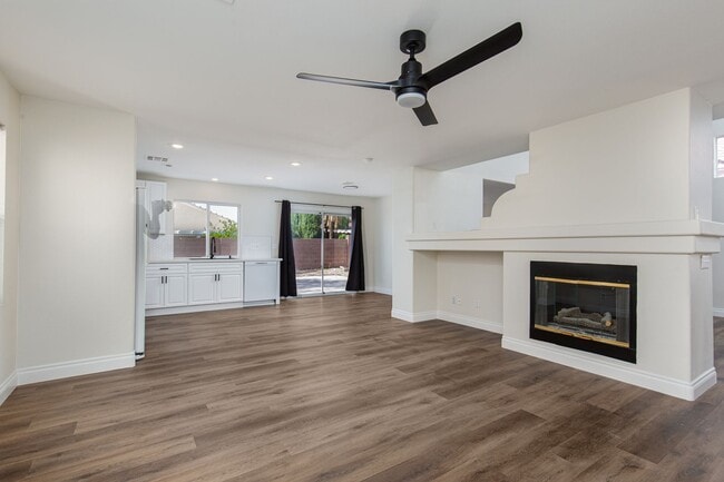 Building Photo - Recently renovated 4 br home in the Southwest