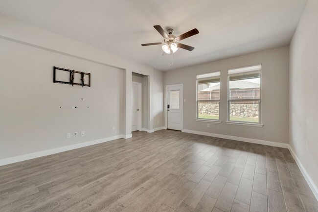 Building Photo - Beautiful move in ready in Haslet!