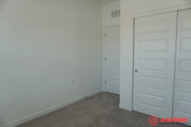 Building Photo - 8206 Wandesford Dr
