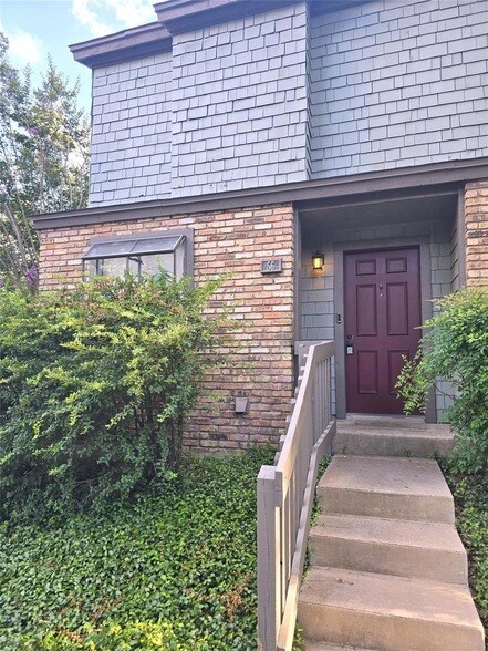 Building Photo - 7122 Wood Hollow Dr