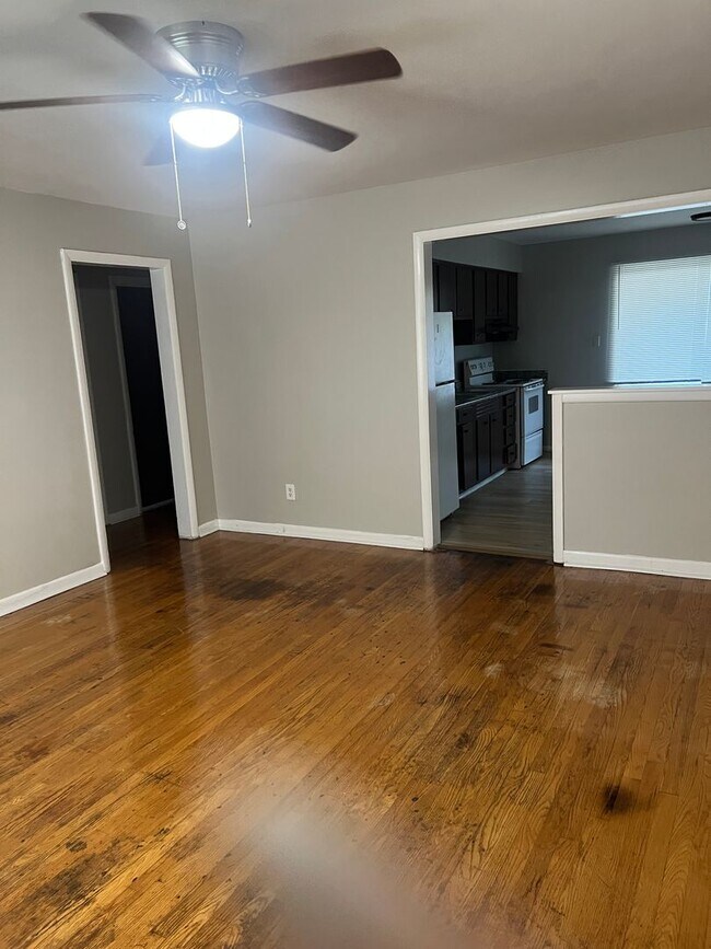 Building Photo - 6111 Laurel Hall Dr