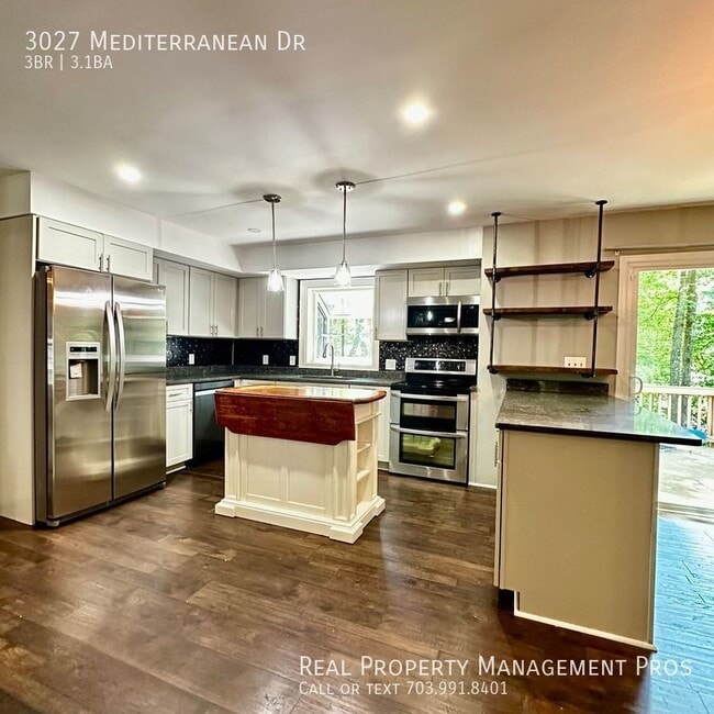 Building Photo - 3027 Mediterranean Dr