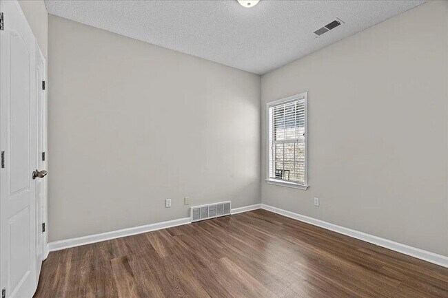 Building Photo - Available Now! 3 Bedroom 2 Bathroom Home i...