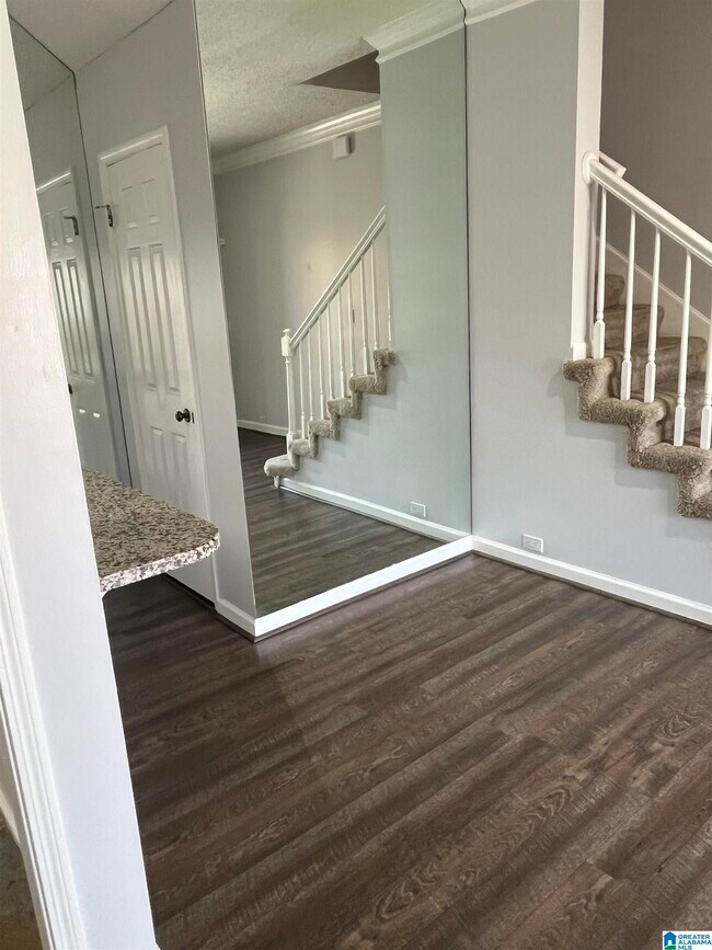 Building Photo - 1932 Waterford Pl