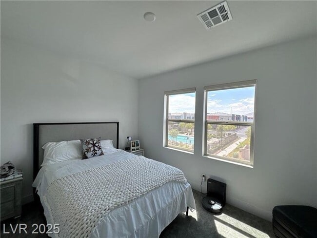 Building Photo - Modern Furnished Optional 3 Bedroom Townhome in Prime Southern Highlands Location