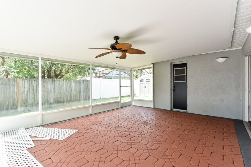 Building Photo - 622 Queensbridge Dr