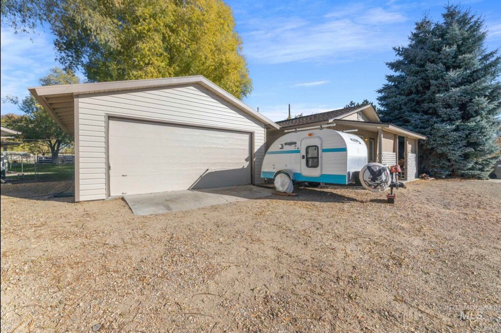 Shop and cottage - 2370 S Three Mile Creek Way