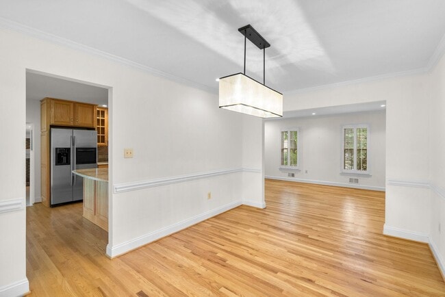 Building Photo - 4 Bed 3 Bath - Silver Spring Single Family...